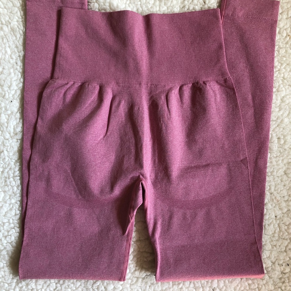 NEW! Baby Pink Contour Seamless Leggings - Picture 5 of 10